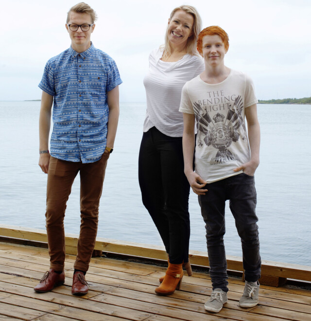 Foruten sin egen og guttenes sorg, har Christin også kjent mye på sorgen til alle de som ikke fikk barna sine hjem. Hver søndag vil familien for alltid tenne lys, for alle dem som ble fratatt livet den fatale julidagen. Foto: Nina Ruud Foruten sin egen og guttenes sorg, har Christin også kjent mye på sorgen til alle de som ikke fikk barna sine hjem. Hver søndag vil familien for alltid tenne lys, for alle dem som ble fratatt livet den fatale julidagen. Foto: Nina Ruud